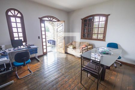 Sala de casa à venda com 5 quartos, 390m² em Santa Rosa, Belo Horizonte