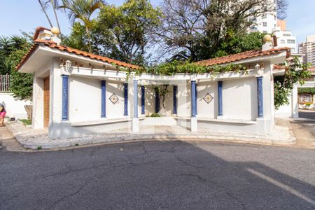 Casa à venda com 201m², 4 quartos e 4 vagas Casa à venda com 201m², 4 quartos e 4 vagasÁrea comum