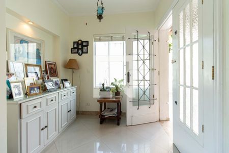 Casa à venda com 201m², 4 quartos e 4 vagas Casa à venda com 201m², 4 quartos e 4 vagasHall de entrada da casa