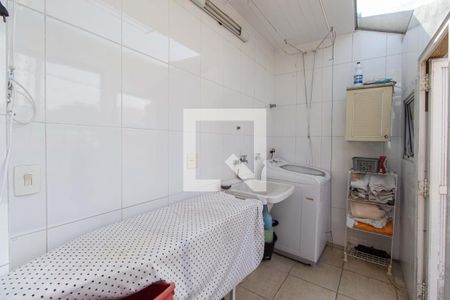 Casa à venda com 201m², 4 quartos e 4 vagas Casa à venda com 201m², 4 quartos e 4 vagasÁrea de Serviço 2