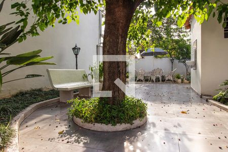 Casa à venda com 201m², 4 quartos e 4 vagas Casa à venda com 201m², 4 quartos e 4 vagasÁrea comum