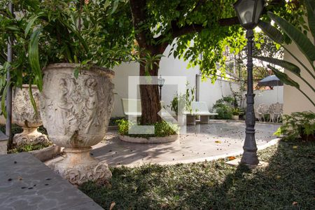 Casa à venda com 201m², 4 quartos e 4 vagas Casa à venda com 201m², 4 quartos e 4 vagasÁrea comum