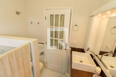 Casa à venda com 201m², 4 quartos e 4 vagas Casa à venda com 201m², 4 quartos e 4 vagasBanheiro da Suíte 1