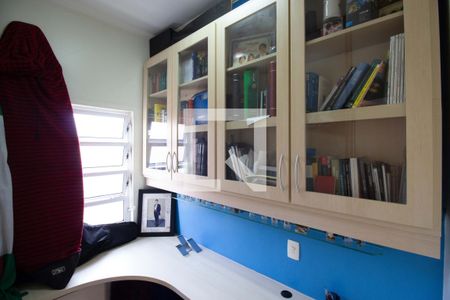 Casa à venda com 201m², 4 quartos e 4 vagas Casa à venda com 201m², 4 quartos e 4 vagasEscritório do quarto