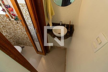 Casa à venda com 201m², 4 quartos e 4 vagas Casa à venda com 201m², 4 quartos e 4 vagasLavabo