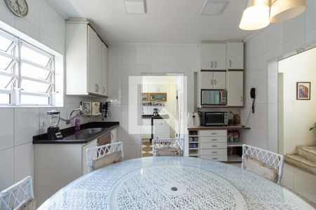 Casa à venda com 201m², 4 quartos e 4 vagas Casa à venda com 201m², 4 quartos e 4 vagasCozinha