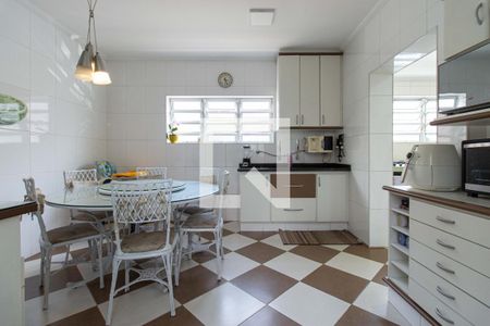 Casa à venda com 201m², 4 quartos e 4 vagas Casa à venda com 201m², 4 quartos e 4 vagasCozinha