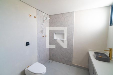 Banheiro da Suíte de apartamento à venda com 3 quartos, 180m² em Vila Alexandria, São Paulo