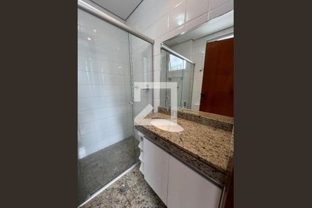 Banheiro da Suíte master de apartamento à venda com 2 quartos, 100m² em Vale do Sereno, Nova Lima