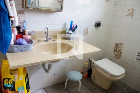 Casa à venda com 500m², 4 quartos e 2 vagas Casa à venda com 500m², 4 quartos e 2 vagasBanheiro