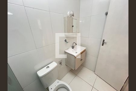 Banheiro de casa para alugar com 1 quarto, 50m² em Marechal Hermes, Rio de Janeiro