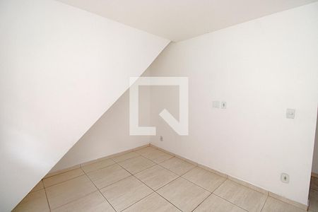 Sala de casa para alugar com 1 quarto, 50m² em Marechal Hermes, Rio de Janeiro