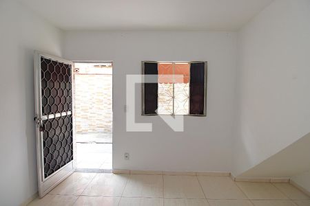 Sala de casa para alugar com 1 quarto, 50m² em Marechal Hermes, Rio de Janeiro