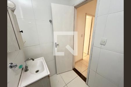 Banheiro de casa para alugar com 1 quarto, 50m² em Marechal Hermes, Rio de Janeiro