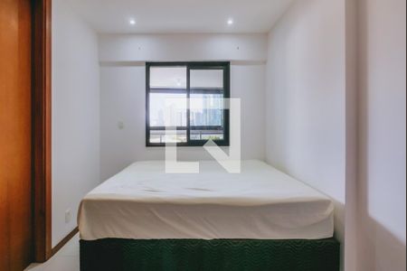 Quarto suite de apartamento para alugar com 1 quarto, 52m² em Caminho das Árvores, Salvador