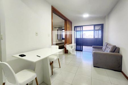 Sala de apartamento para alugar com 1 quarto, 52m² em Caminho das Árvores, Salvador