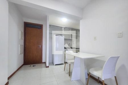 Sala de apartamento para alugar com 1 quarto, 52m² em Caminho das Árvores, Salvador