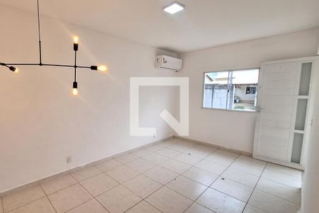 Sala de casa para alugar com 2 quartos, 160m² em Vila Santa Cruz, Duque de Caxias