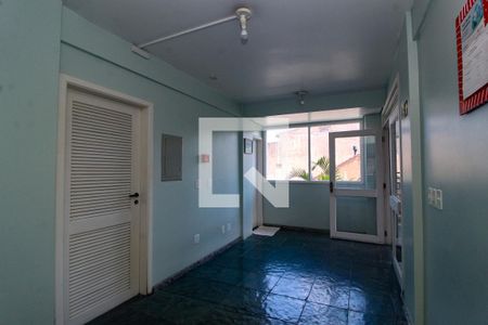 Hall de entrada de apartamento à venda com 2 quartos, 61m² em Nonoai, Porto Alegre