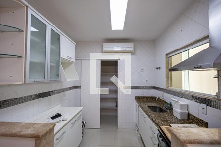 Casa para alugar com 180m², 3 quartos e 2 vagas Casa para alugar com 180m², 3 quartos e 2 vagasCozinha
