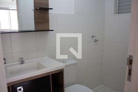 Banheiro de apartamento para alugar com 1 quarto, 52m² em Jardim Realce, Suzano