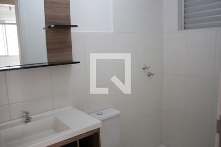 Banheiro de apartamento para alugar com 1 quarto, 52m² em Jardim Realce, Suzano