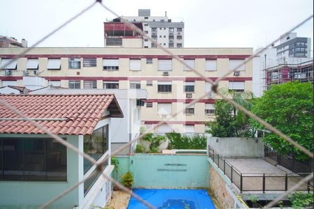 Sala - Varanda - Vista de apartamento para alugar com 3 quartos, 130m² em Bela Vista, Porto Alegre