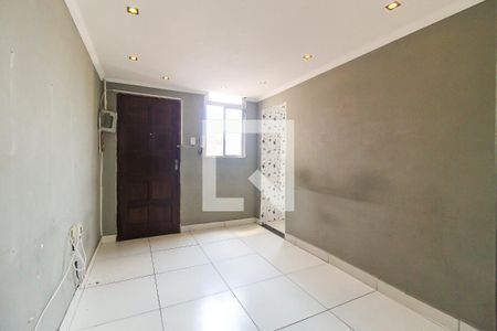 Sala de apartamento para alugar com 3 quartos, 57m² em Conjunto Residencial José Bonifácio, São Paulo