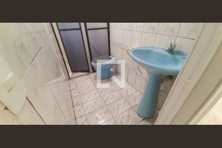 Banheiro de casa para alugar com 1 quarto, 29m² em São Pedro, Osasco