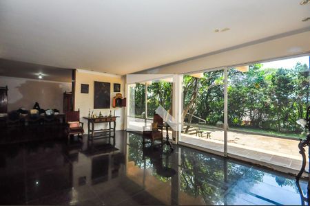 Sala de casa para alugar com 4 quartos, 1300m² em Jardim Guedala, São Paulo