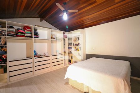 Casa à venda com 330m², 4 quartos e 3 vagas Casa à venda com 330m², 4 quartos e 3 vagasSuíte