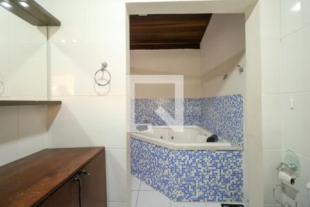 Casa à venda com 330m², 4 quartos e 3 vagas Casa à venda com 330m², 4 quartos e 3 vagasSuíte/ banheiro