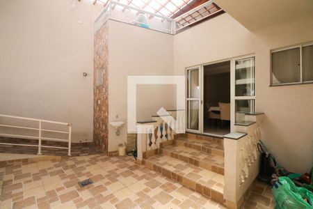 Casa à venda com 330m², 4 quartos e 3 vagas Casa à venda com 330m², 4 quartos e 3 vagasÁrea comum