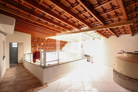 Casa à venda com 330m², 4 quartos e 3 vagas Casa à venda com 330m², 4 quartos e 3 vagasÁrea comum