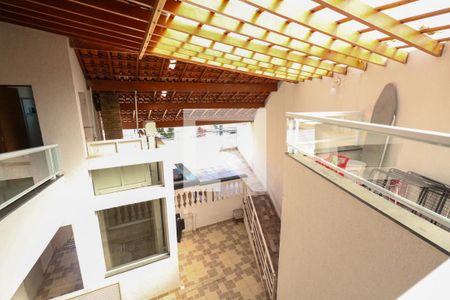 Casa à venda com 330m², 4 quartos e 3 vagas Casa à venda com 330m², 4 quartos e 3 vagasÁrea comum