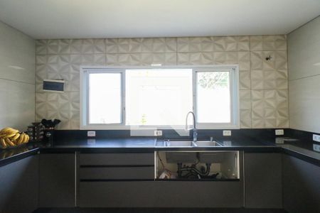 Casa à venda com 330m², 4 quartos e 3 vagas Casa à venda com 330m², 4 quartos e 3 vagasCozinha