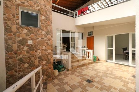 Casa à venda com 330m², 4 quartos e 3 vagas Casa à venda com 330m², 4 quartos e 3 vagasÁrea comum
