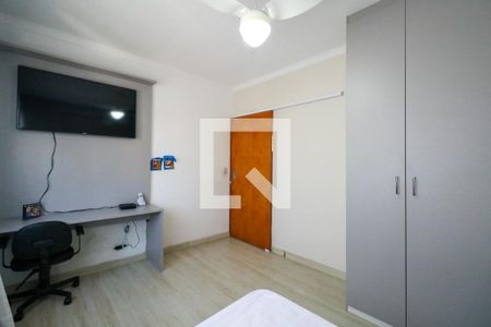 Casa à venda com 330m², 4 quartos e 3 vagas Casa à venda com 330m², 4 quartos e 3 vagasQuarto 2