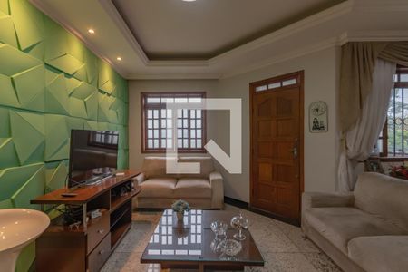 Sala de casa à venda com 3 quartos, 144m² em Serrano, Belo Horizonte