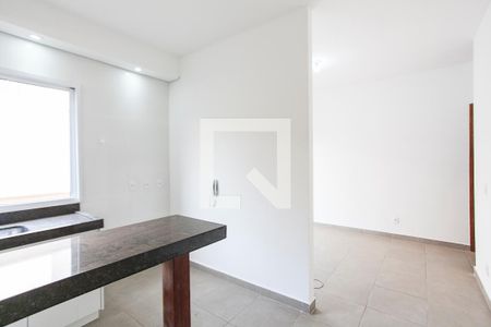 Sala de apartamento para alugar com 2 quartos, 60m² em Santa Mônica, Uberlândia