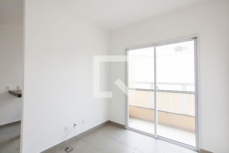 Sala de apartamento para alugar com 2 quartos, 60m² em Santa Mônica, Uberlândia