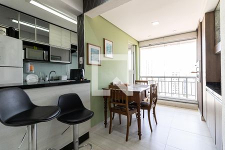 Sala de apartamento à venda com 2 quartos, 58m² em Vila Gumercindo, São Paulo