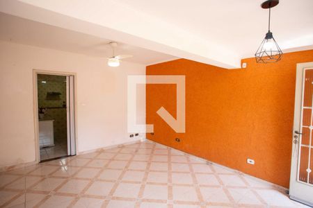 Sala de TV de casa à venda com 2 quartos, 115m² em Taboão, Diadema