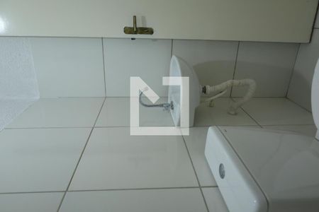 Banheiro de apartamento para alugar com 1 quarto, 25m² em Vila Carmosina, São Paulo