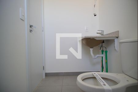 Banheiro da Suíte de apartamento à venda com 3 quartos, 72m² em Jardim do Salso, Porto Alegre