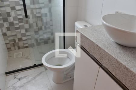 Banheiro de apartamento para alugar com 2 quartos, 44m² em Campo de Santana, Curitiba