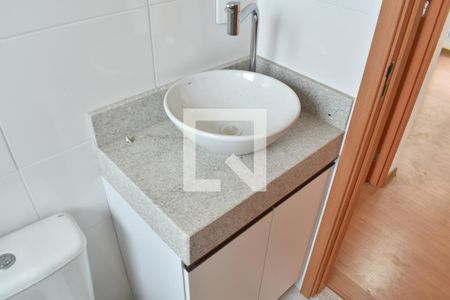 Banheiro de apartamento para alugar com 2 quartos, 44m² em Campo de Santana, Curitiba