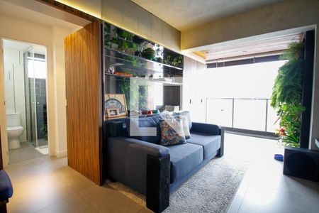 Sala de Estar (Porta Aberta) de apartamento à venda com 2 quartos, 60m² em Vila Madalena, São Paulo