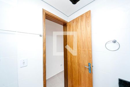 Banheiro de apartamento à venda com 1 quarto, 27m² em Vila Darli, São Paulo