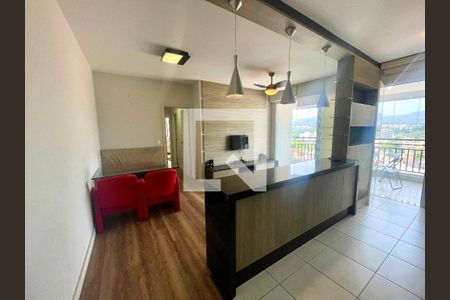 Sala de casa de condomínio à venda com 2 quartos, 74m² em Jardim Trevo, Jundiaí